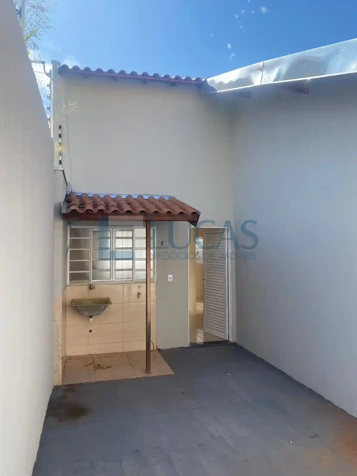 Casa com 2 quartos à venda, 63m² — foto 1 de 4
