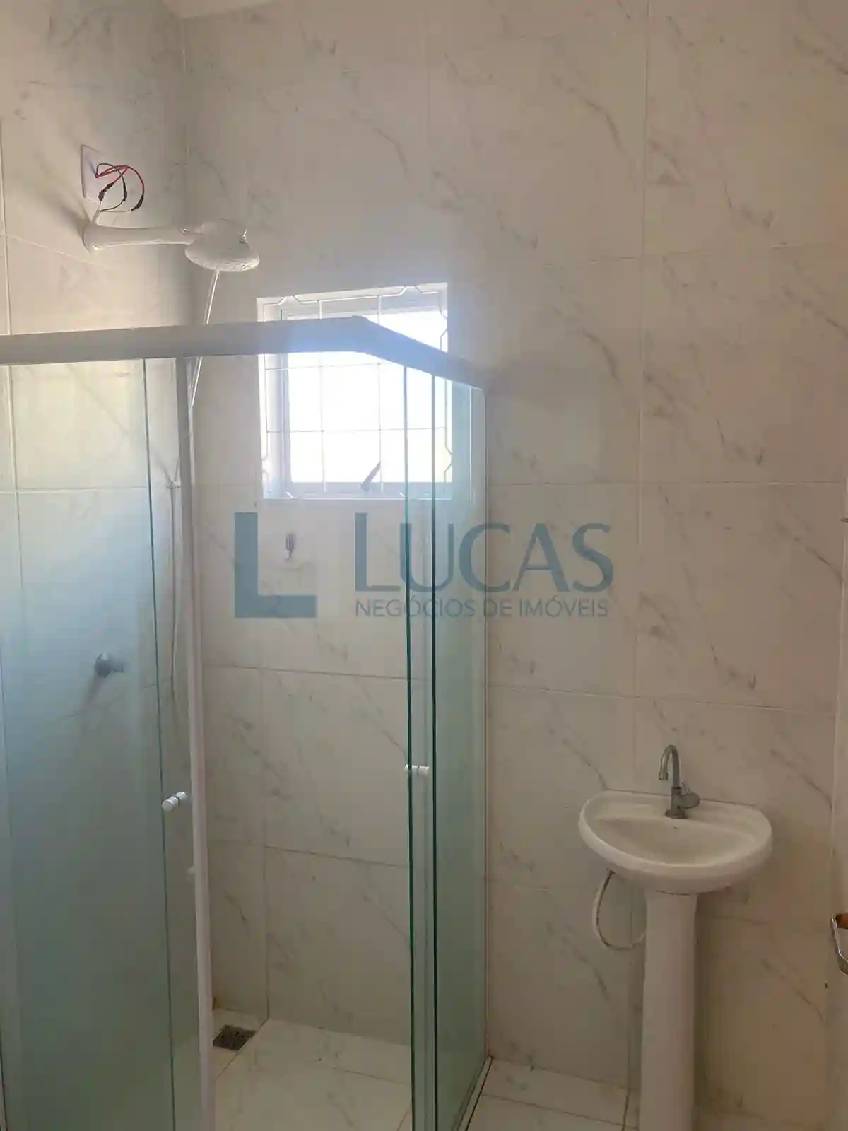 Casa com 2 quartos à venda, 63m² — foto 2 de 4