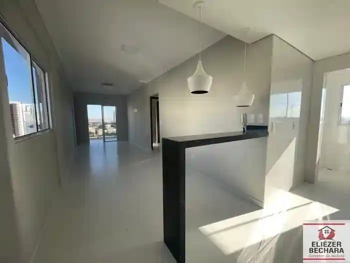 Apartamento com 2 quartos à venda, 70m² — foto 1 de 13