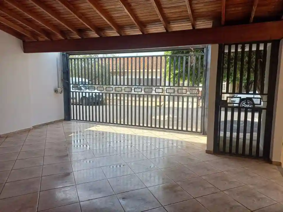 Casa com 3 quartos à venda, 228m² — foto 2 de 15