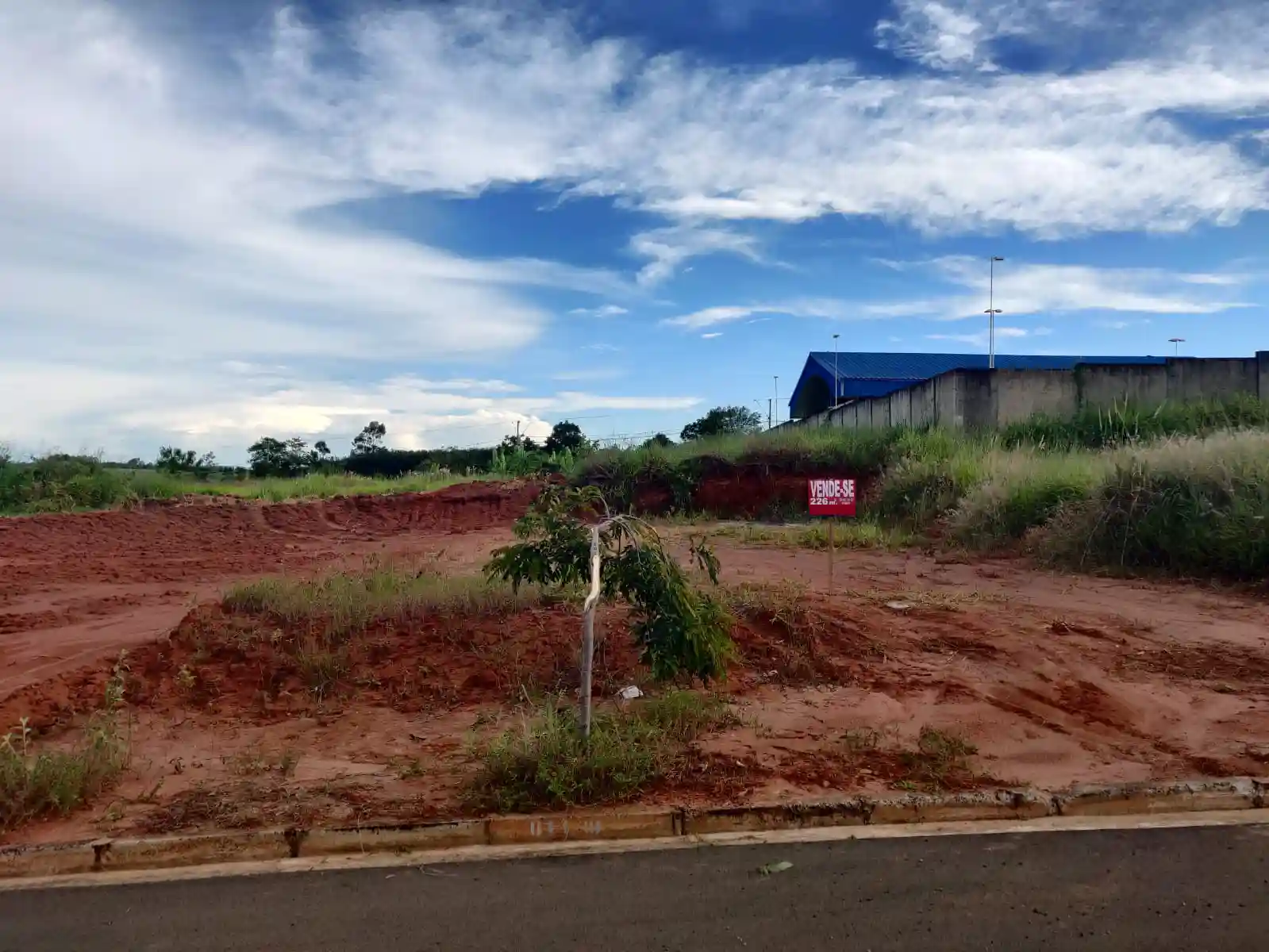 Terreno / Lote / Condomínio à venda — foto 1 de 2