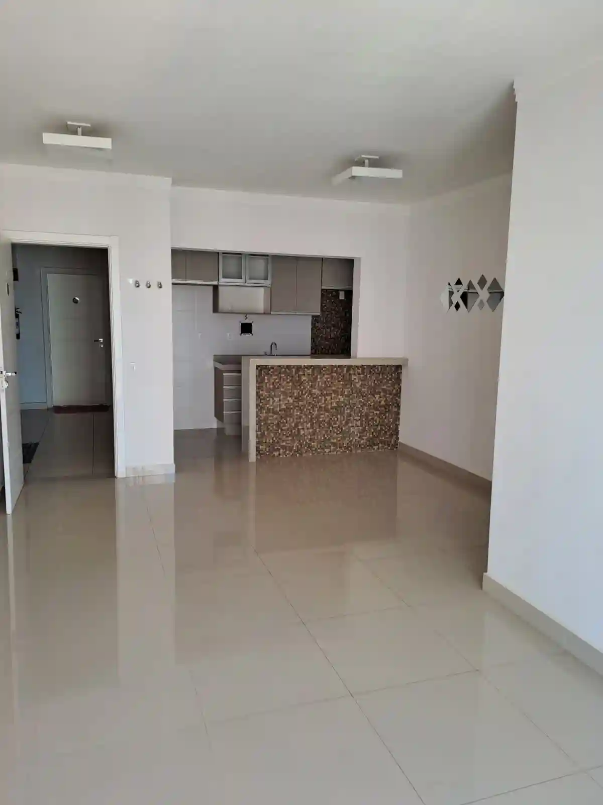Apartamento com 3 quartos para aluguel, 80m² — foto 3 de 16