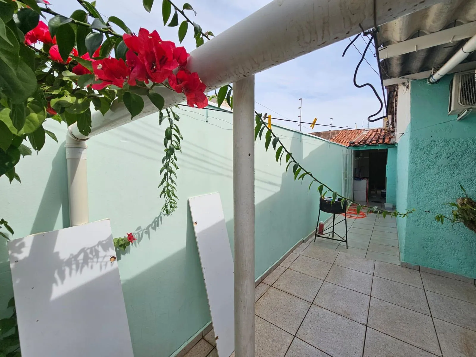 Casa com 3 quartos à venda, 190m² — foto 1 de 4