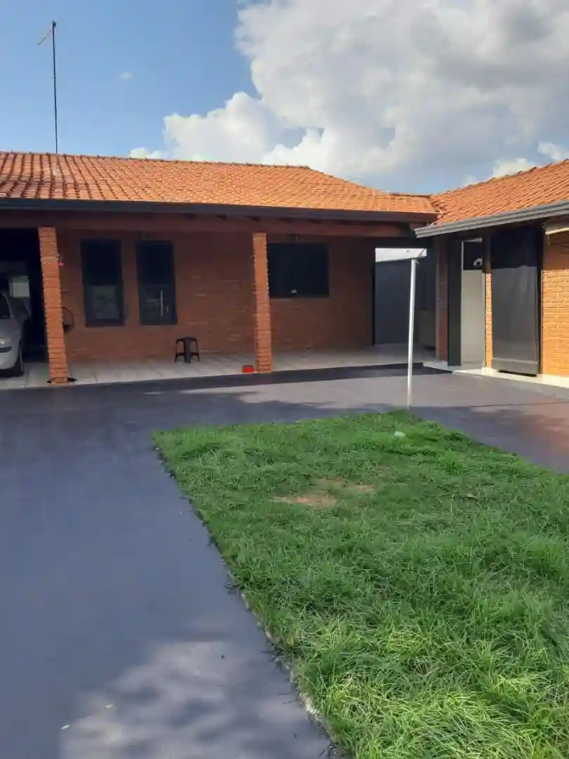 Casa com 3 quartos à venda, 140m² — foto 1 de 6