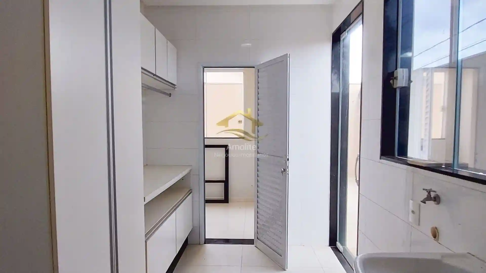 Casa de Condomínio com 4 quartos à venda, 328m² — foto 18 de 56