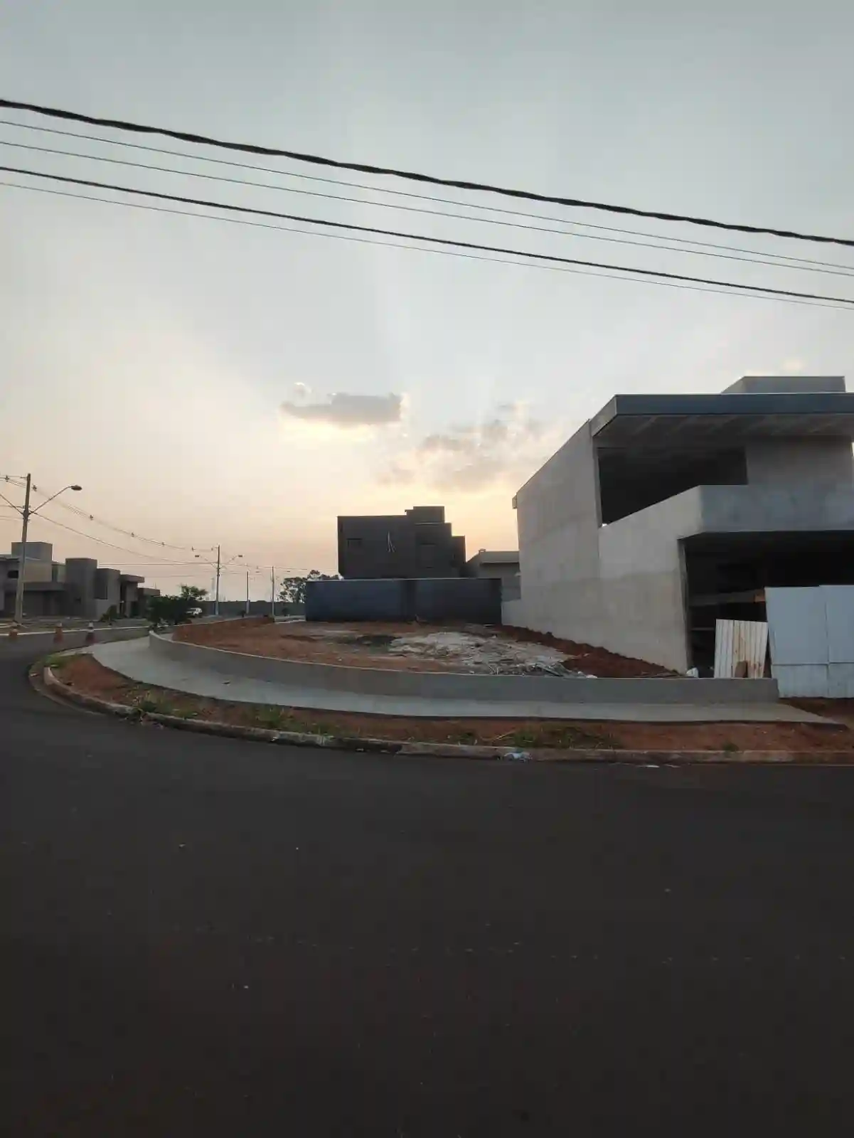 Terreno / Lote / Condomínio  à venda, 259m² — foto 1 de 12