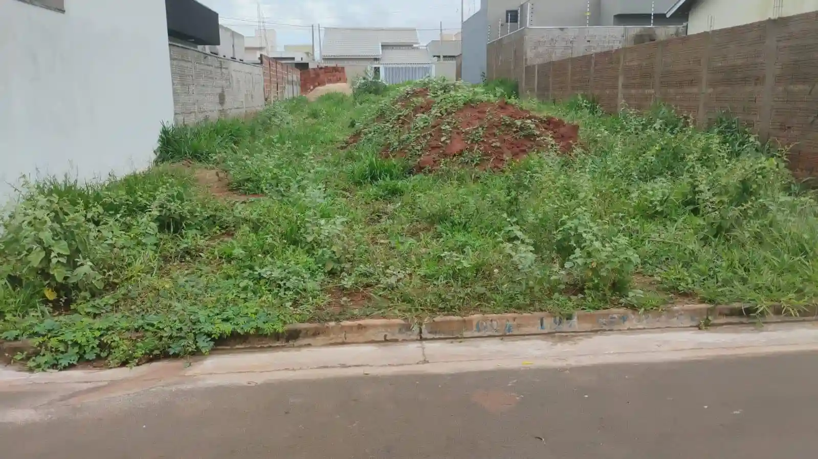 Terreno / Lote / Condomínio  à venda, 200m² — foto 2 de 2
