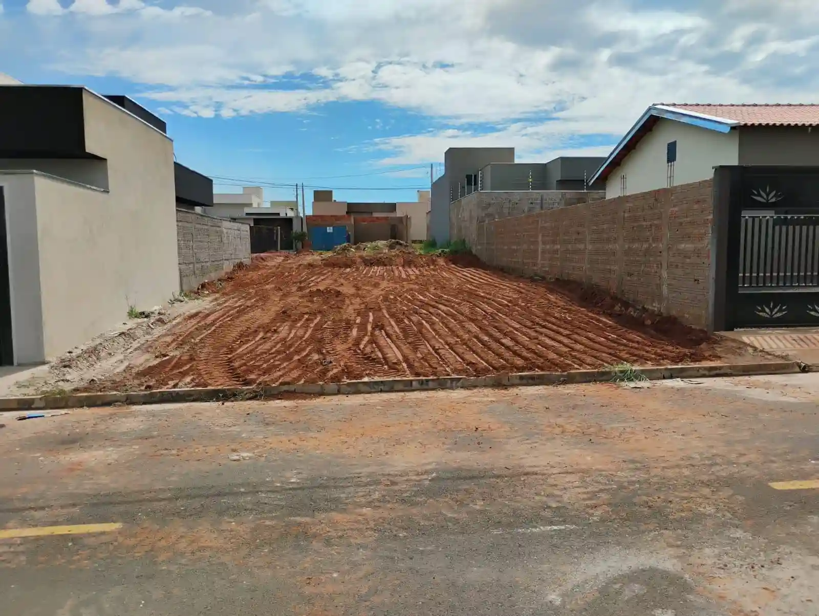 Terreno / Lote / Condomínio  à venda, 200m² — foto 1 de 2