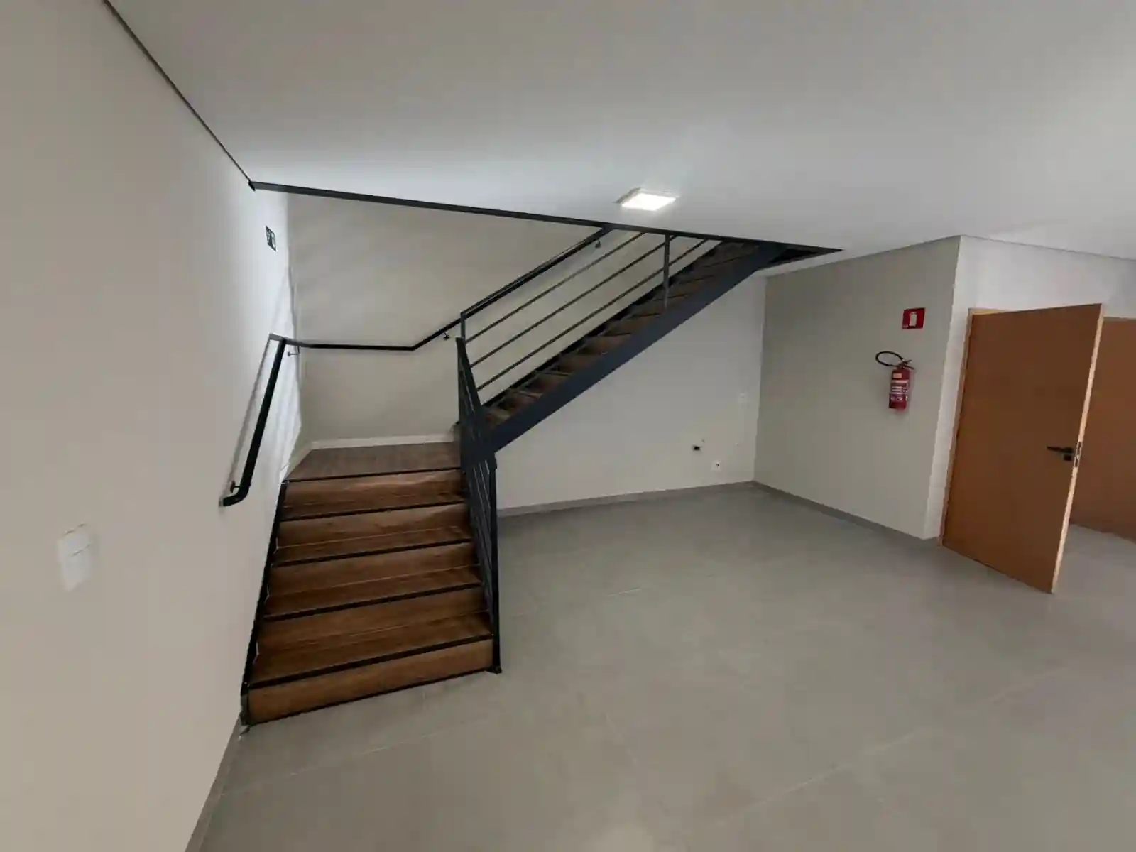 Loja / Salão / Ponto Comercial  para aluguel, 302m² — foto 13 de 14