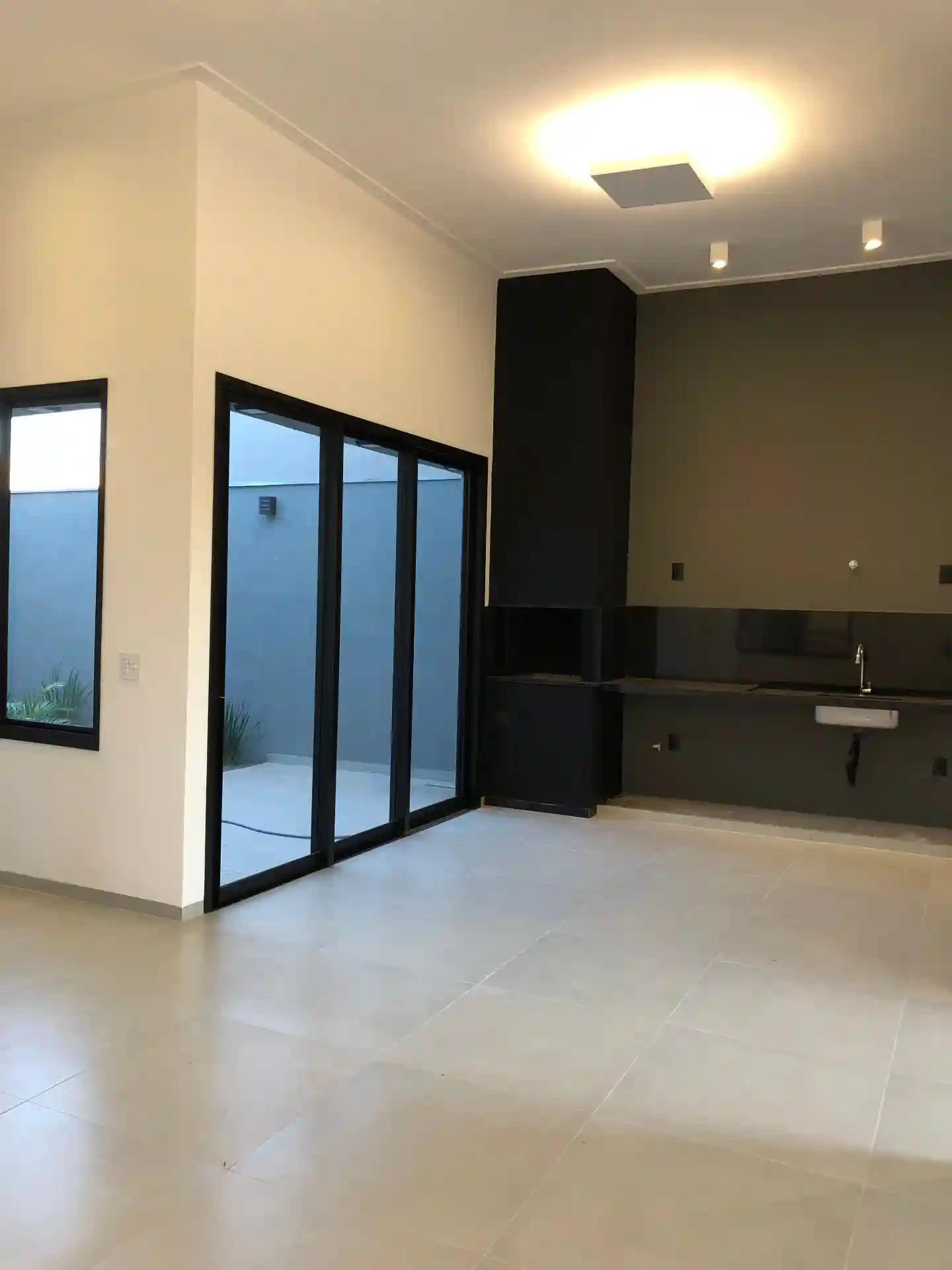 Casa com 3 quartos à venda, 112m² — foto 2 de 10