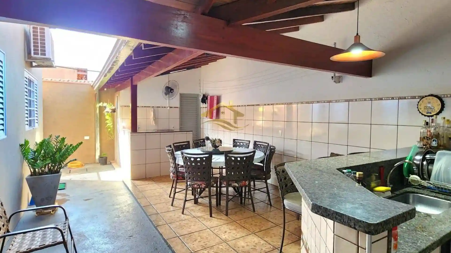 Casa com 3 quartos à venda, 143m² — foto 1 de 24
