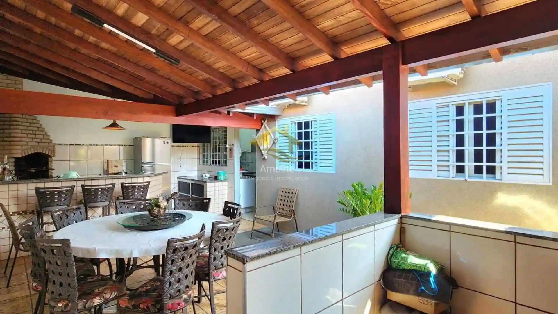 Casa com 3 quartos à venda, 143m² — foto 3 de 24
