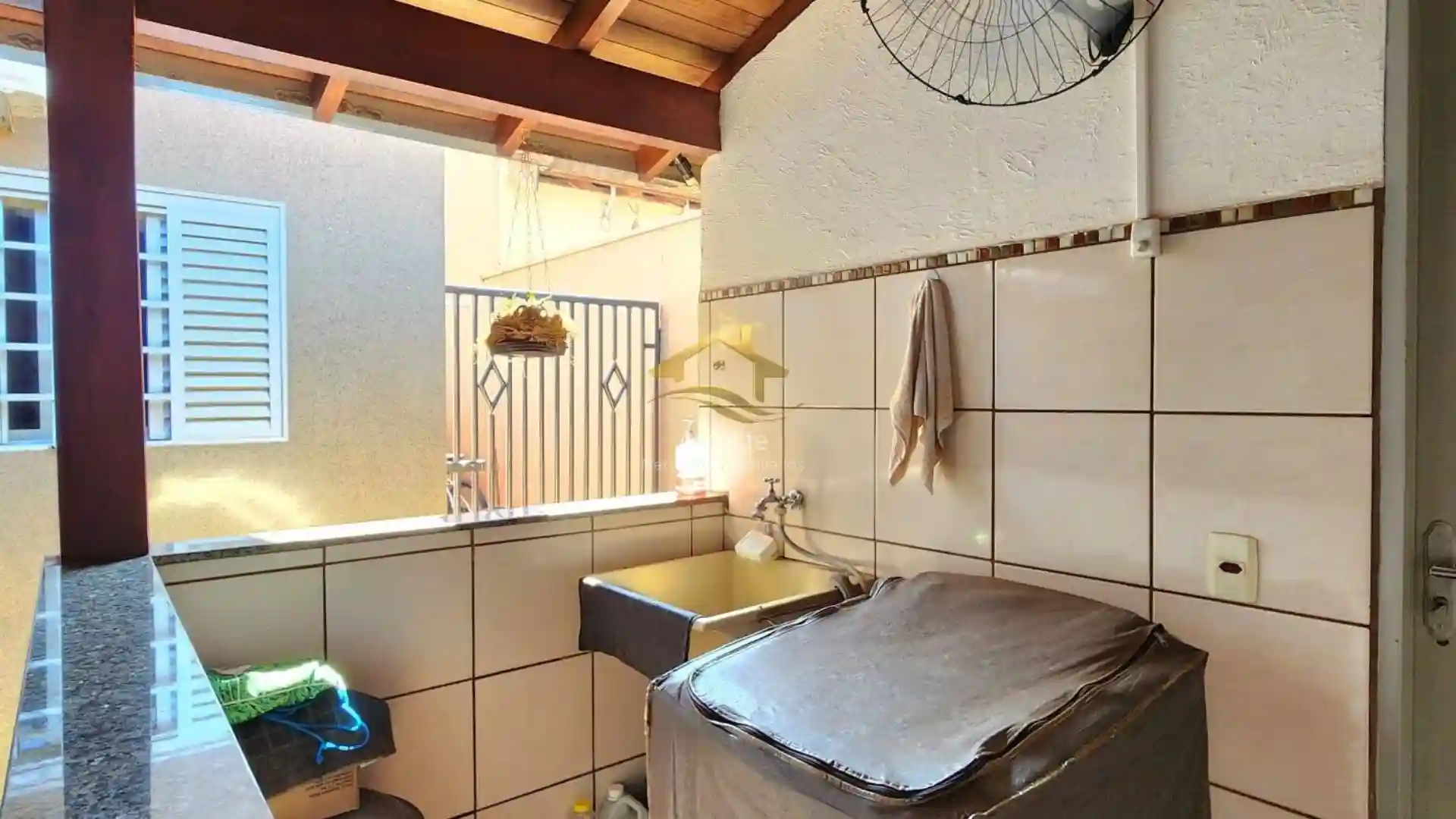 Casa com 3 quartos à venda, 143m² — foto 2 de 24