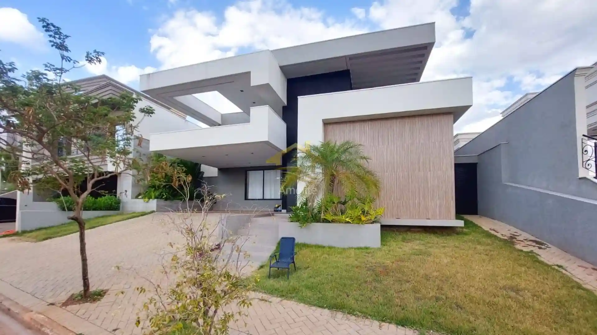Casa de Condomínio com 3 quartos à venda, 250m² — foto 1 de 20