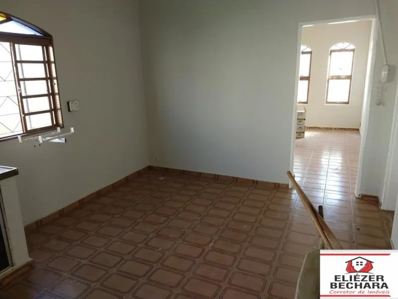 Casa à venda — foto 3 de 4