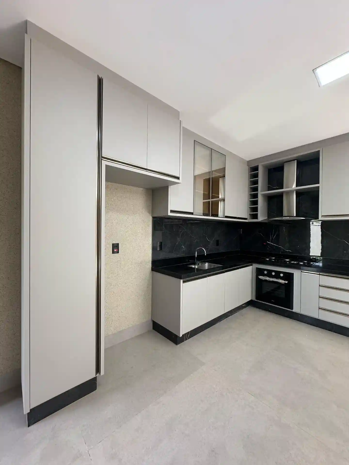 Casa de Condomínio com 3 quartos à venda, 405m² — foto 2 de 31
