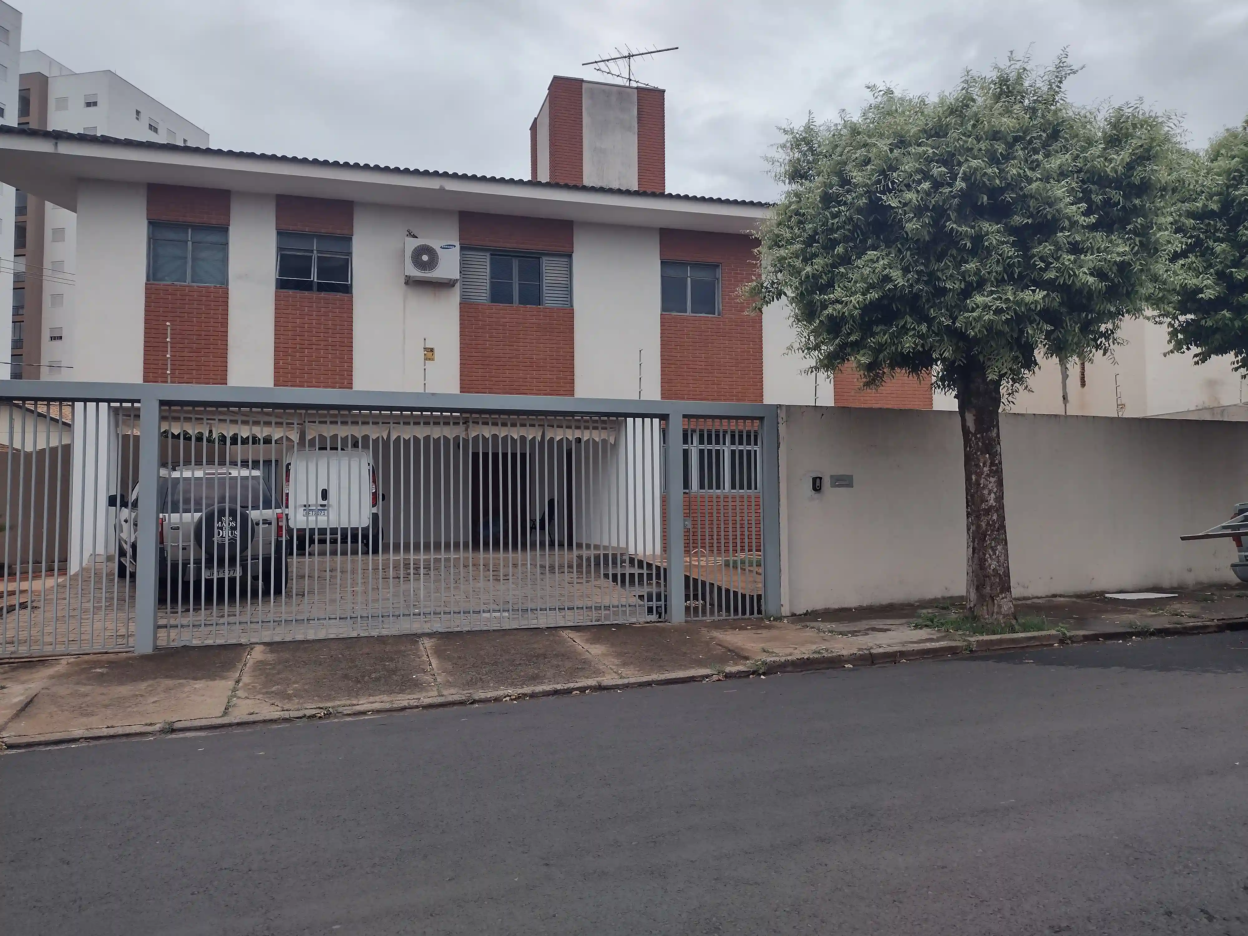 Casa com 5 quartos à venda, 450m² — foto 1 de 18