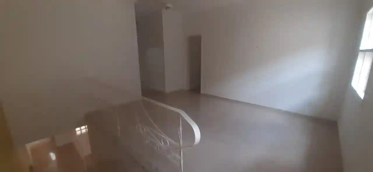 Casa de Condomínio com 3 quartos para aluguel, 250m² — foto 17 de 26