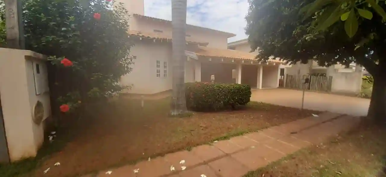 Casa de Condomínio com 3 quartos para aluguel, 250m² — foto 2 de 26