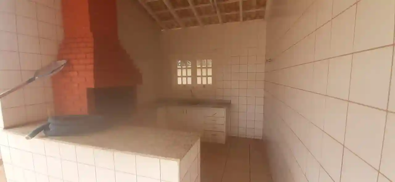 Casa de Condomínio com 3 quartos para aluguel, 250m² — foto 4 de 26