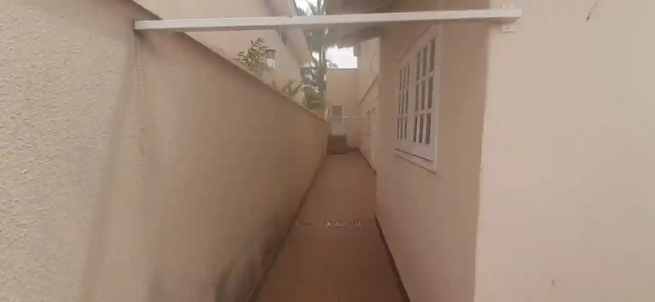 Casa de Condomínio com 3 quartos para aluguel, 250m² — foto 26 de 26