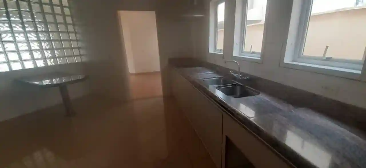 Casa de Condomínio com 3 quartos para aluguel, 250m² — foto 24 de 26