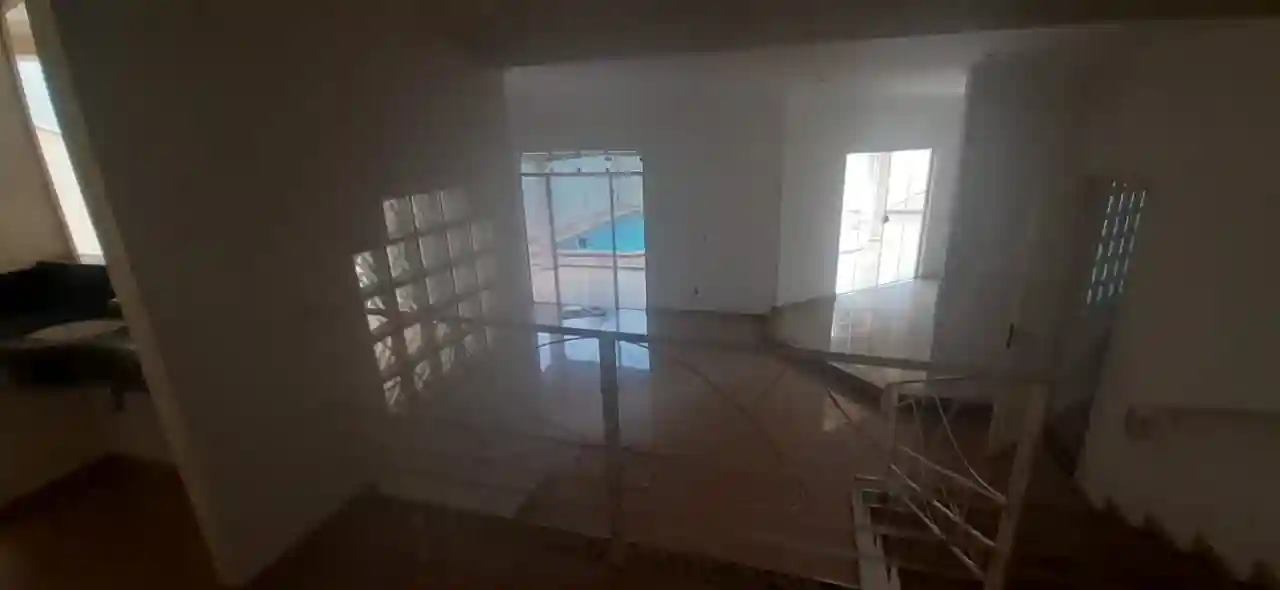 Casa de Condomínio com 3 quartos para aluguel, 250m² — foto 10 de 26