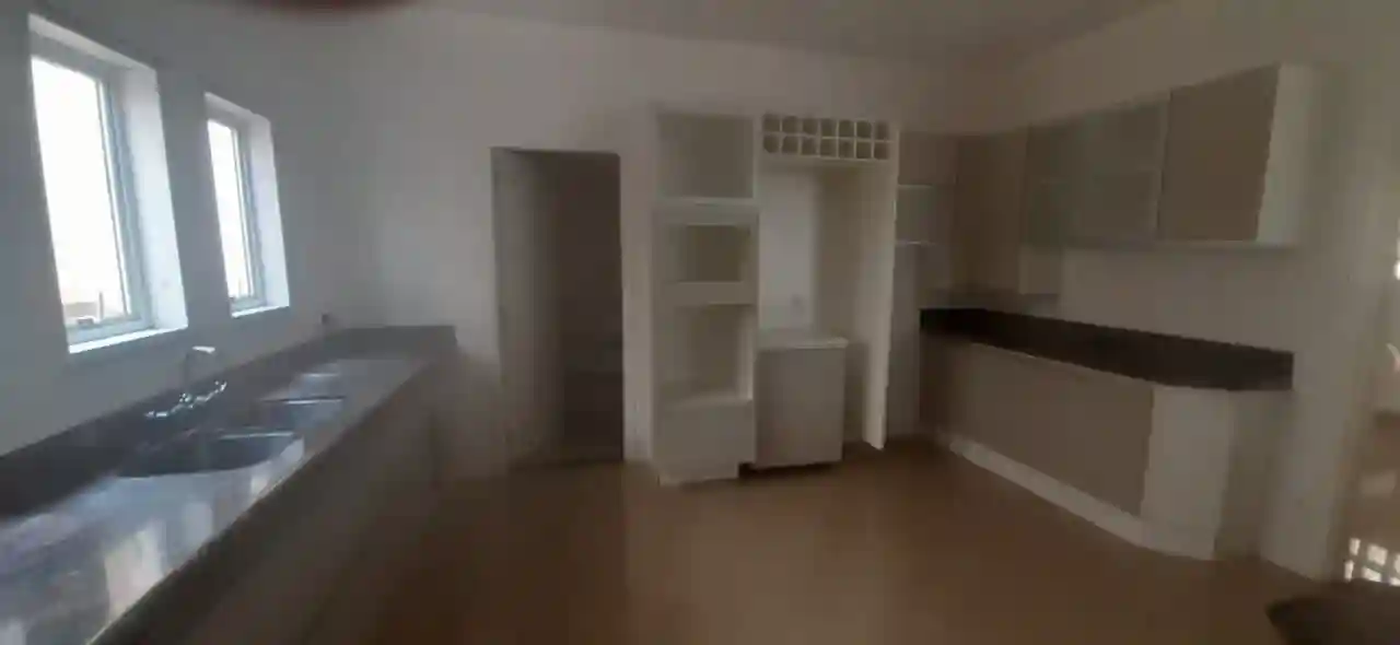 Casa de Condomínio com 3 quartos para aluguel, 250m² — foto 9 de 26