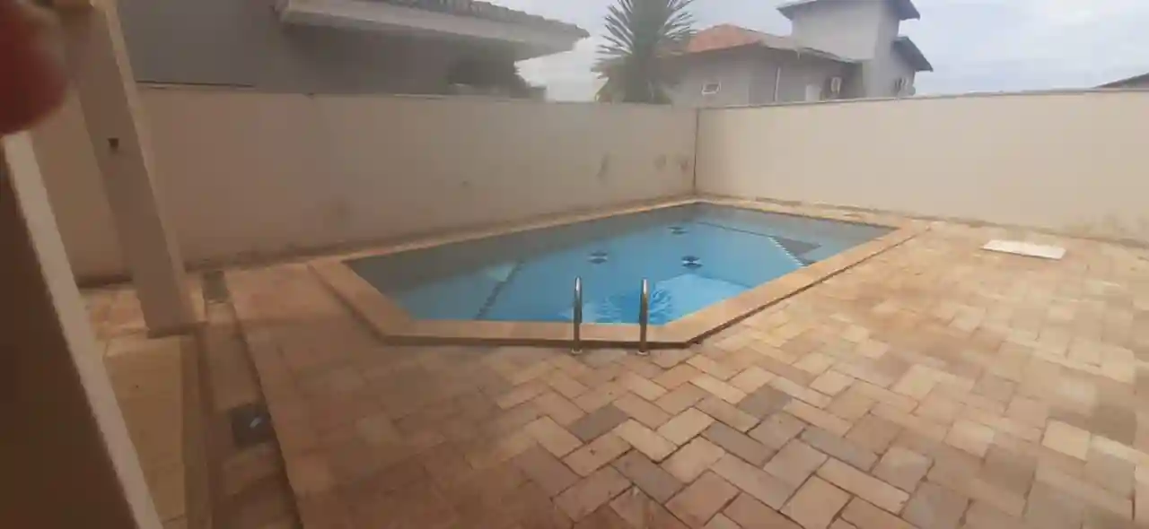 Casa de Condomínio com 3 quartos para aluguel, 250m² — foto 3 de 26