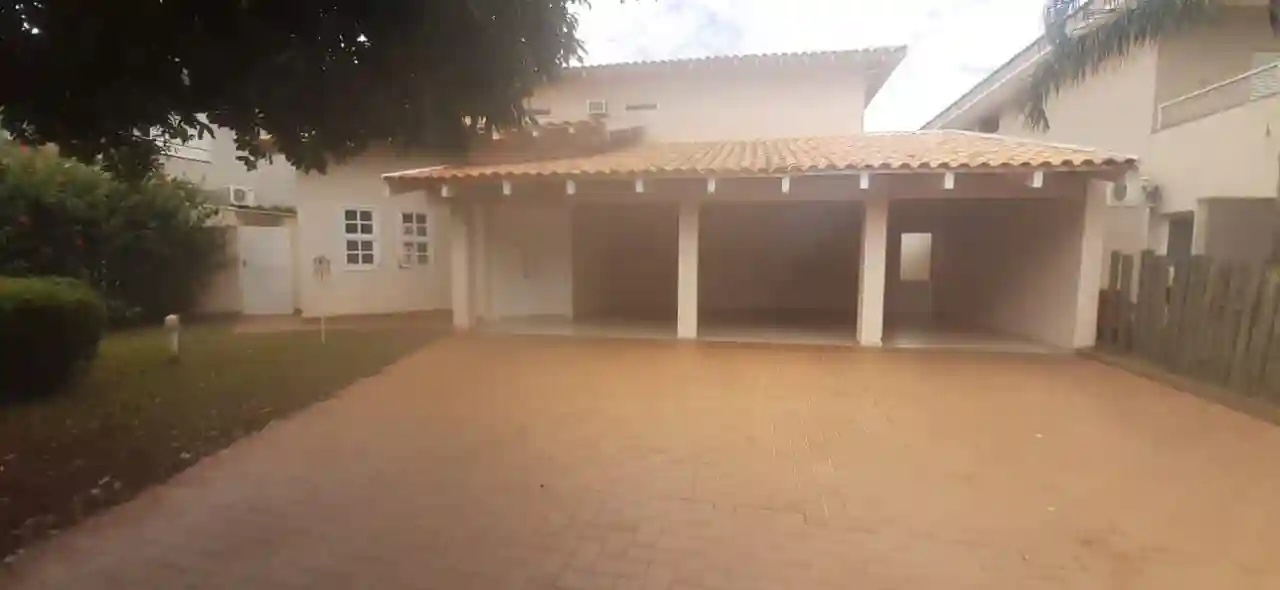 Casa de Condomínio com 3 quartos para aluguel, 250m² — foto 1 de 26