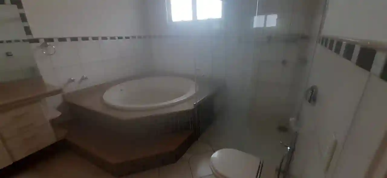 Casa de Condomínio com 3 quartos para aluguel, 250m² — foto 14 de 26