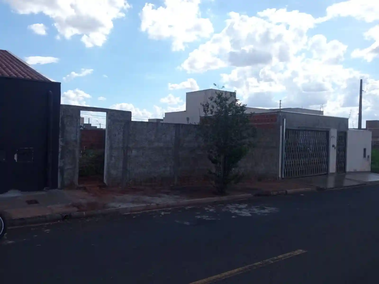 Terreno / Lote / Condomínio  à venda, 200m² — foto 1 de 3