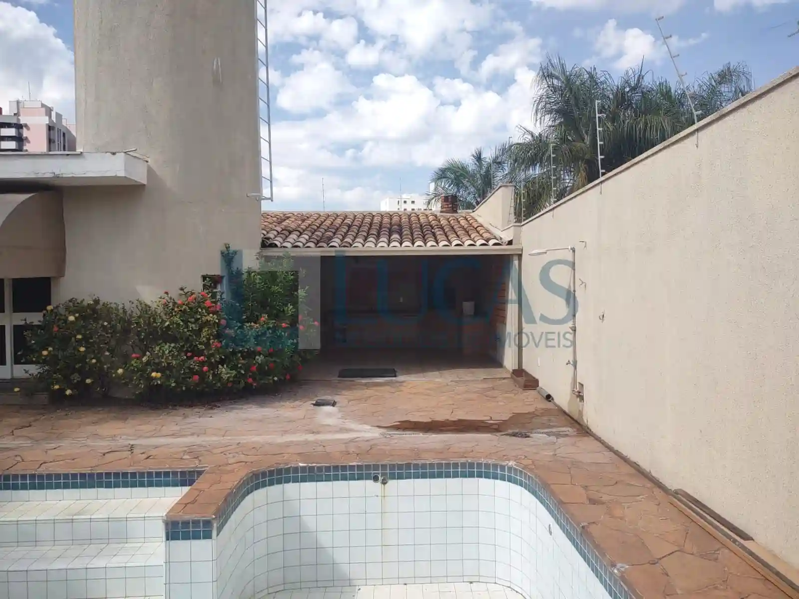 Casa Comercial com 3 quartos para aluguel, 800m² — foto 1 de 13