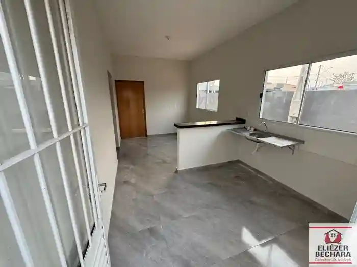 Casa com 3 quartos à venda, 60m² — foto 1 de 9