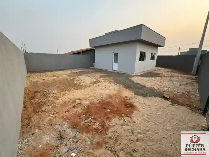 Casa com 3 quartos à venda, 60m² — foto 2 de 9