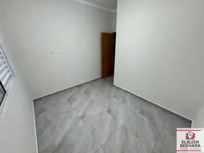 Casa com 3 quartos à venda, 60m² — foto 8 de 9