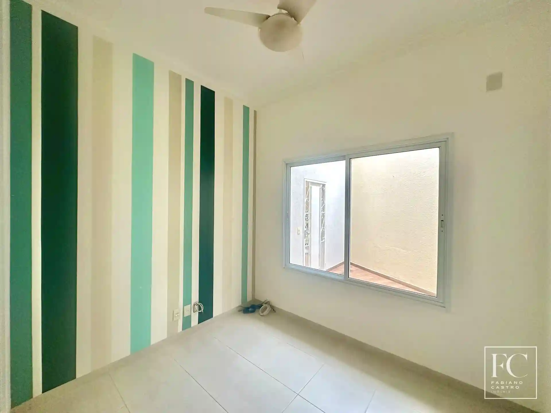 Casa de Condomínio com 3 quartos à venda, 220m² — foto 4 de 18
