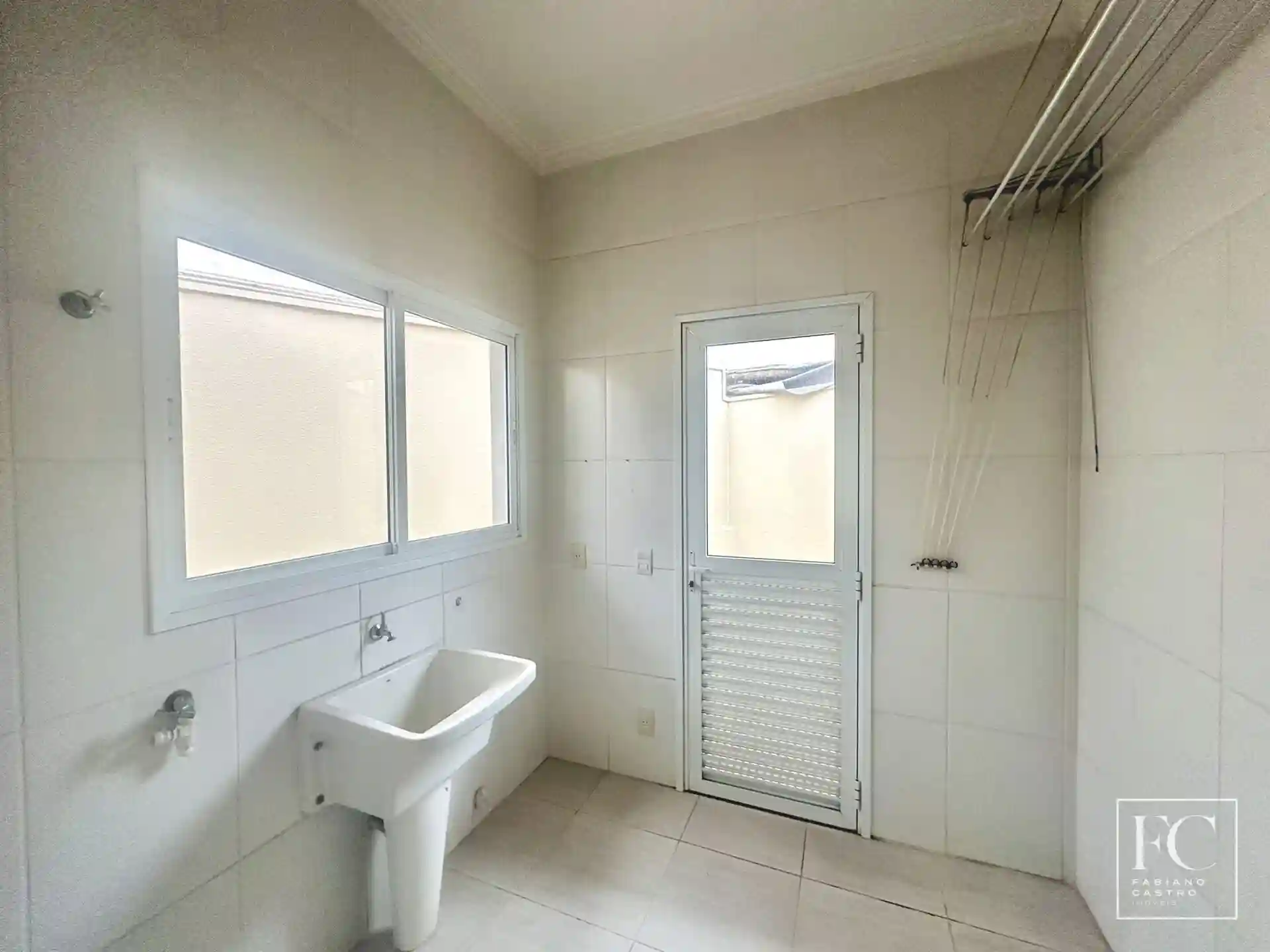 Casa de Condomínio com 3 quartos à venda, 220m² — foto 10 de 18