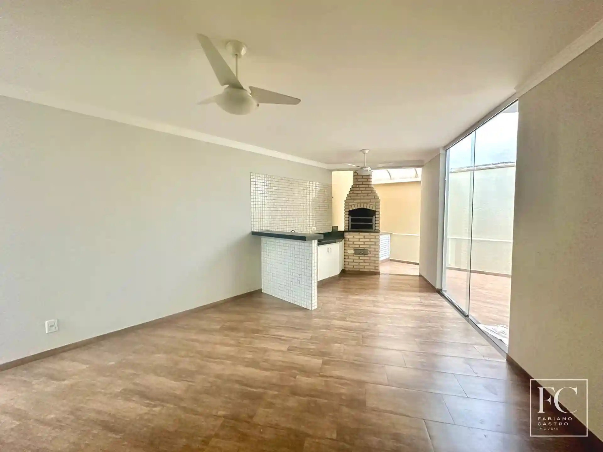 Casa de Condomínio com 3 quartos à venda, 220m² — foto 7 de 18