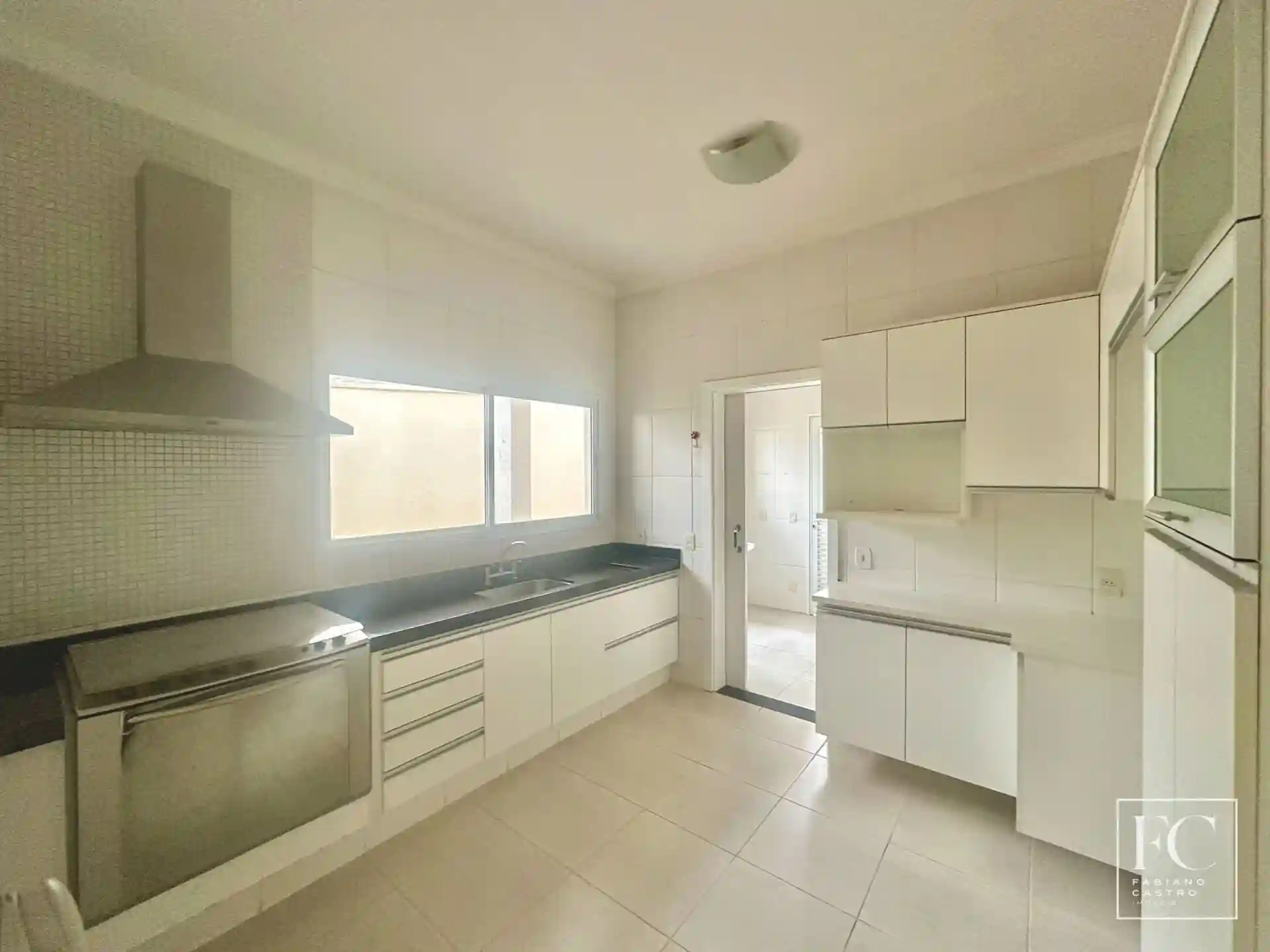 Casa de Condomínio com 3 quartos à venda, 220m² — foto 8 de 18
