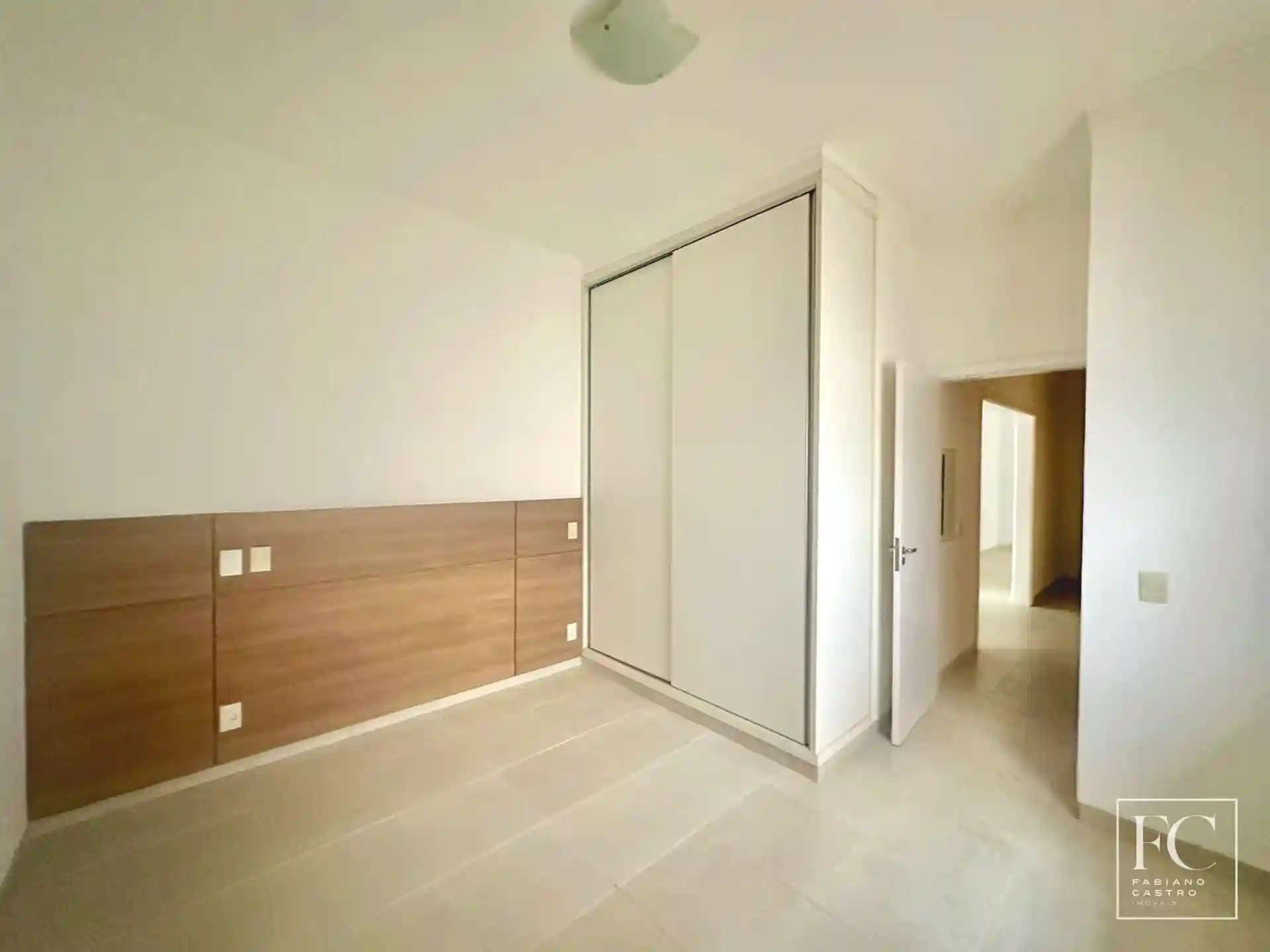 Casa de Condomínio com 3 quartos à venda, 220m² — foto 13 de 18