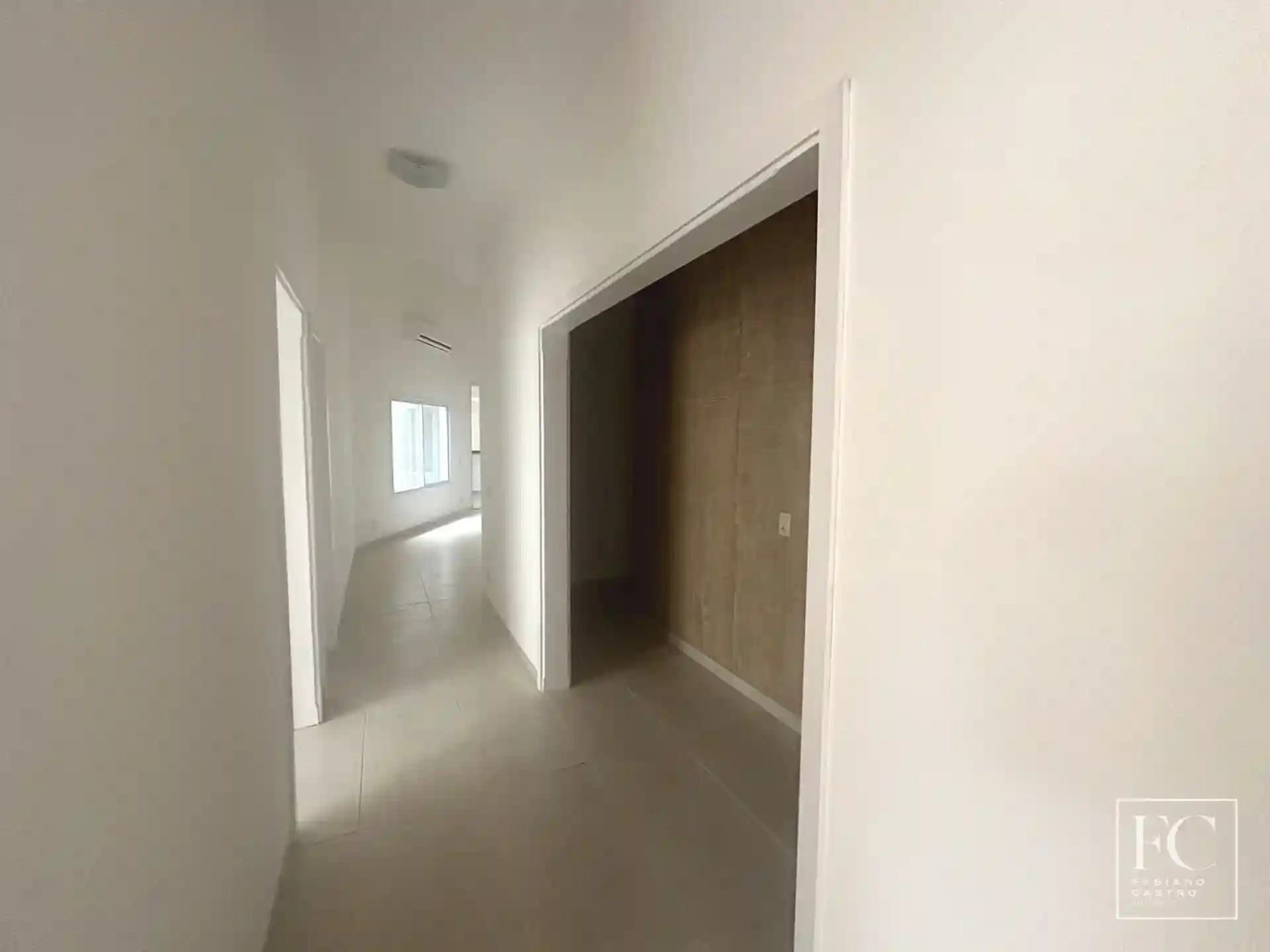 Casa de Condomínio com 3 quartos à venda, 220m² — foto 3 de 18