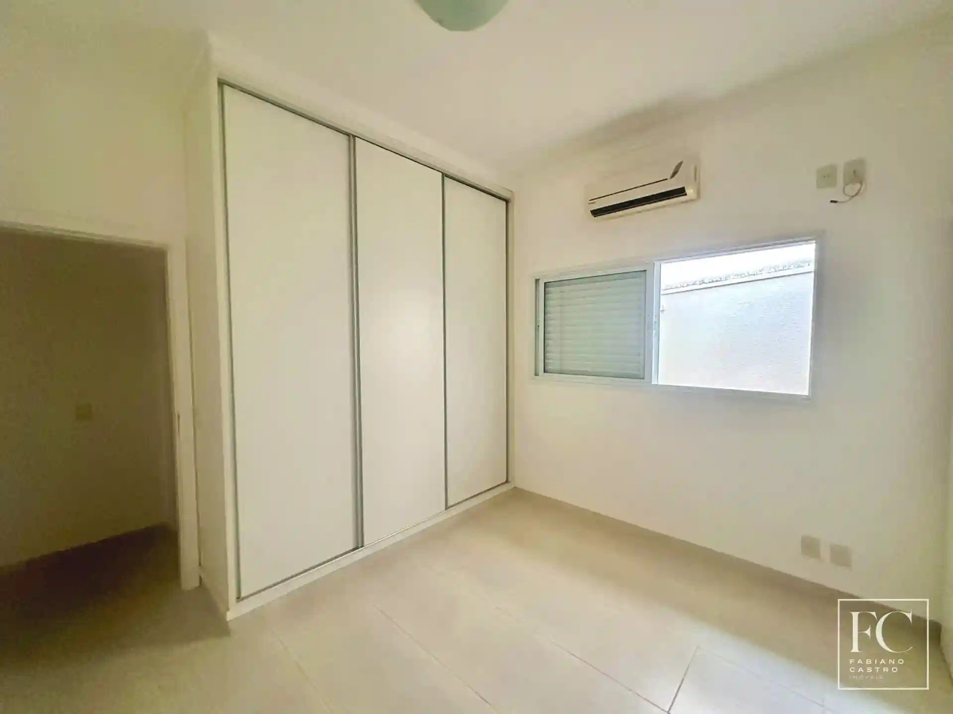 Casa de Condomínio com 3 quartos à venda, 220m² — foto 15 de 18