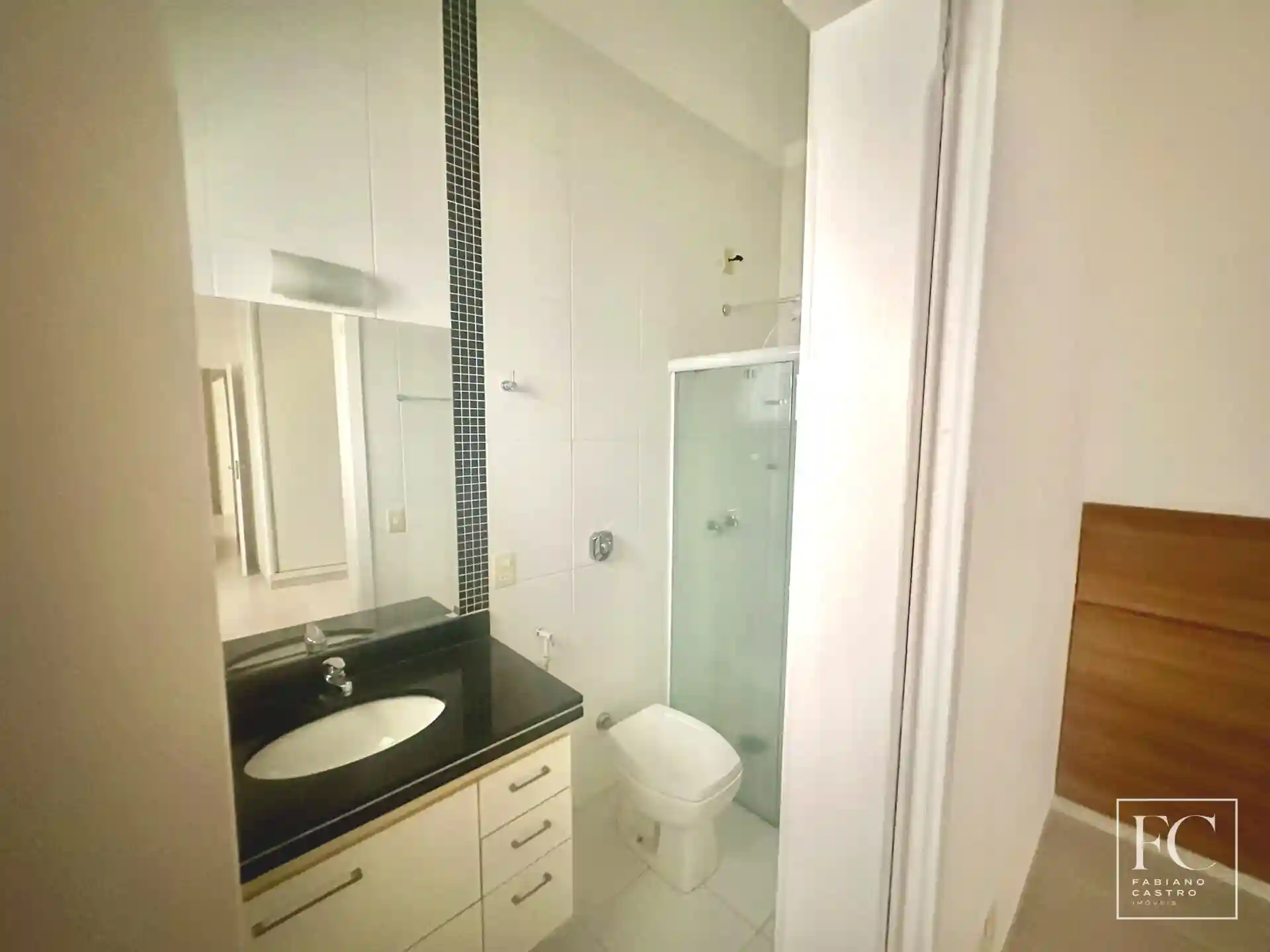 Casa de Condomínio com 3 quartos à venda, 220m² — foto 14 de 18