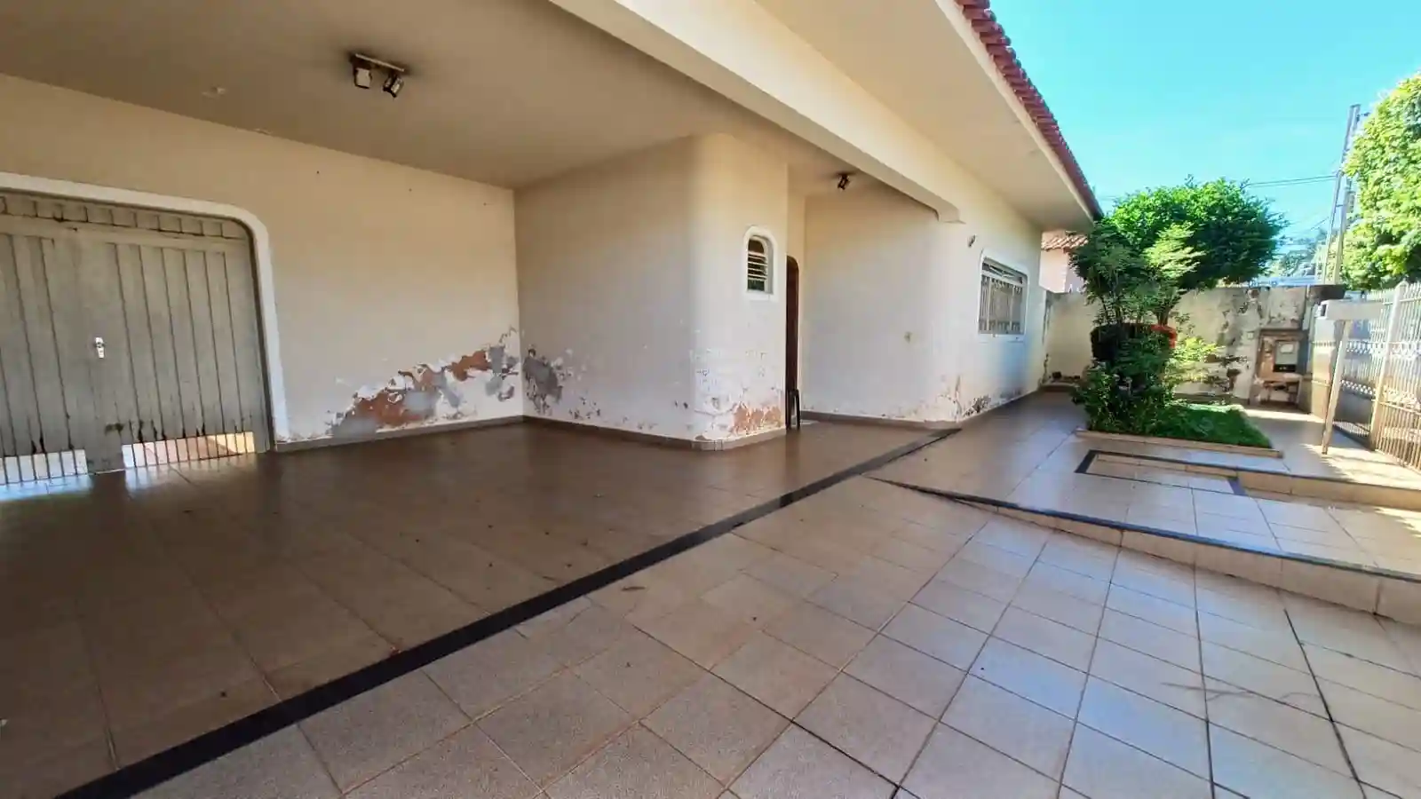 Casa com 3 quartos à venda, 237m² — foto 2 de 27
