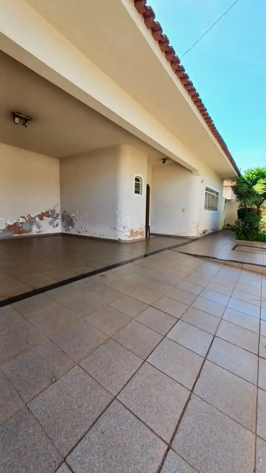 Casa com 3 quartos à venda, 237m² — foto 1 de 27