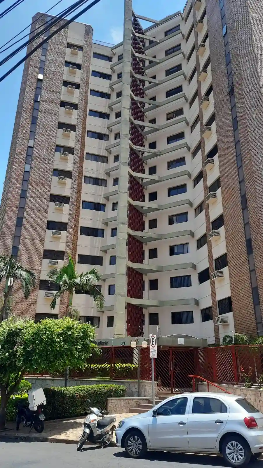 Apartamento com 3 quartos à venda, 136m² — foto 1 de 35