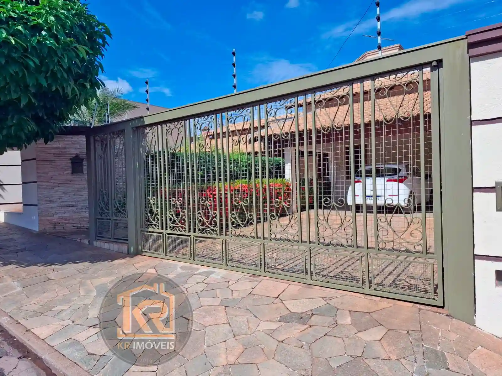 Casa com 4 quartos à venda, 415m² — foto 2 de 40