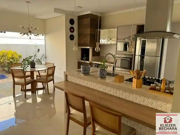 Casa com 3 quartos à venda, 140m² — foto 2 de 25