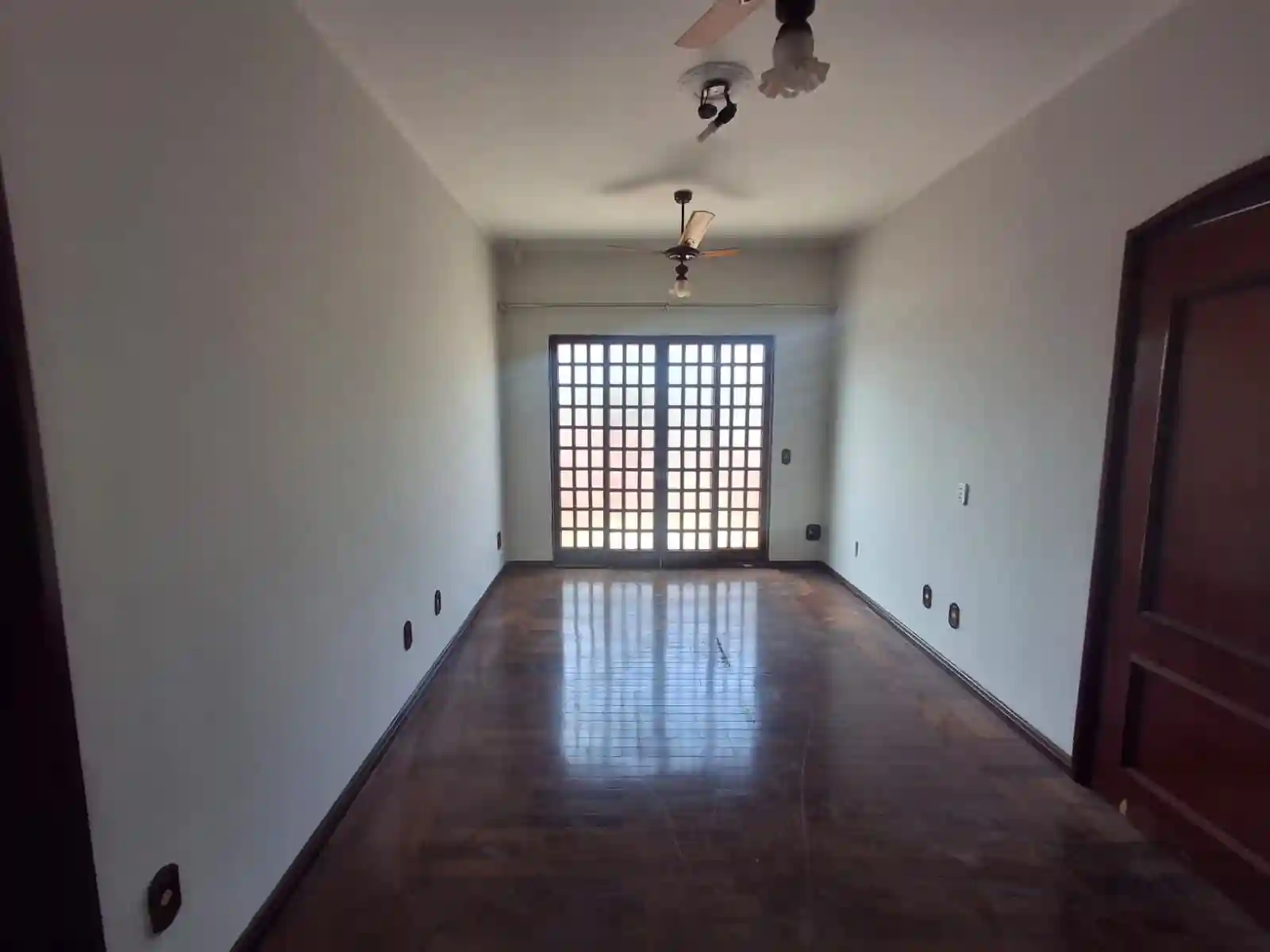 Casa com 3 quartos para aluguel, 180m² — foto 2 de 18